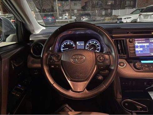 Used 2018 Toyota RAV4 Limited image 13