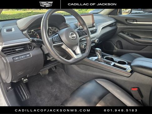 Used 2025 Nissan Altima 2.5 SR FWD image 13