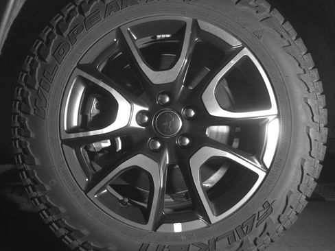 Used 2025 Jeep Compass Trailhawk image 12