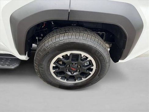 Certified 2025 Toyota 4Runner TRD Off-Road AWD/4WD image 9