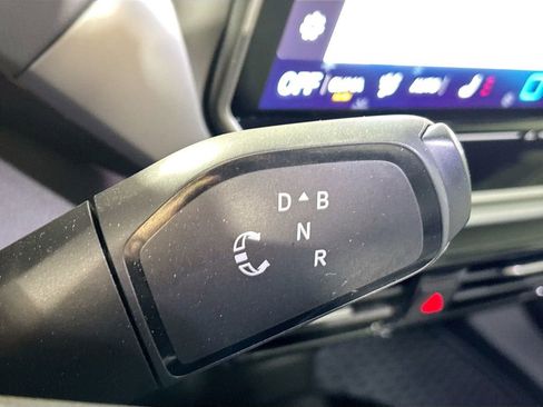 Certified 2025 Volkswagen ID.4 Pro image 19