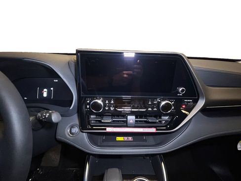 New 2026 Toyota Highlander Limited AWD/4WD image 10