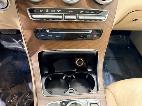 Used 2019 Mercedes-Benz GLC 300 4MATIC image 23