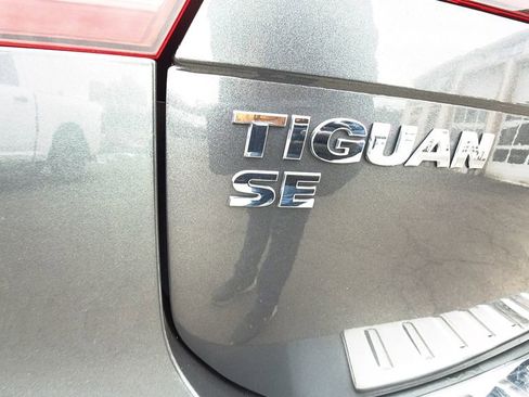 Used 2020 Volkswagen Tiguan SE image 35