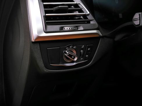 Used 2023 BMW X3 sDrive30i w/ M Sport Package RWD image 43