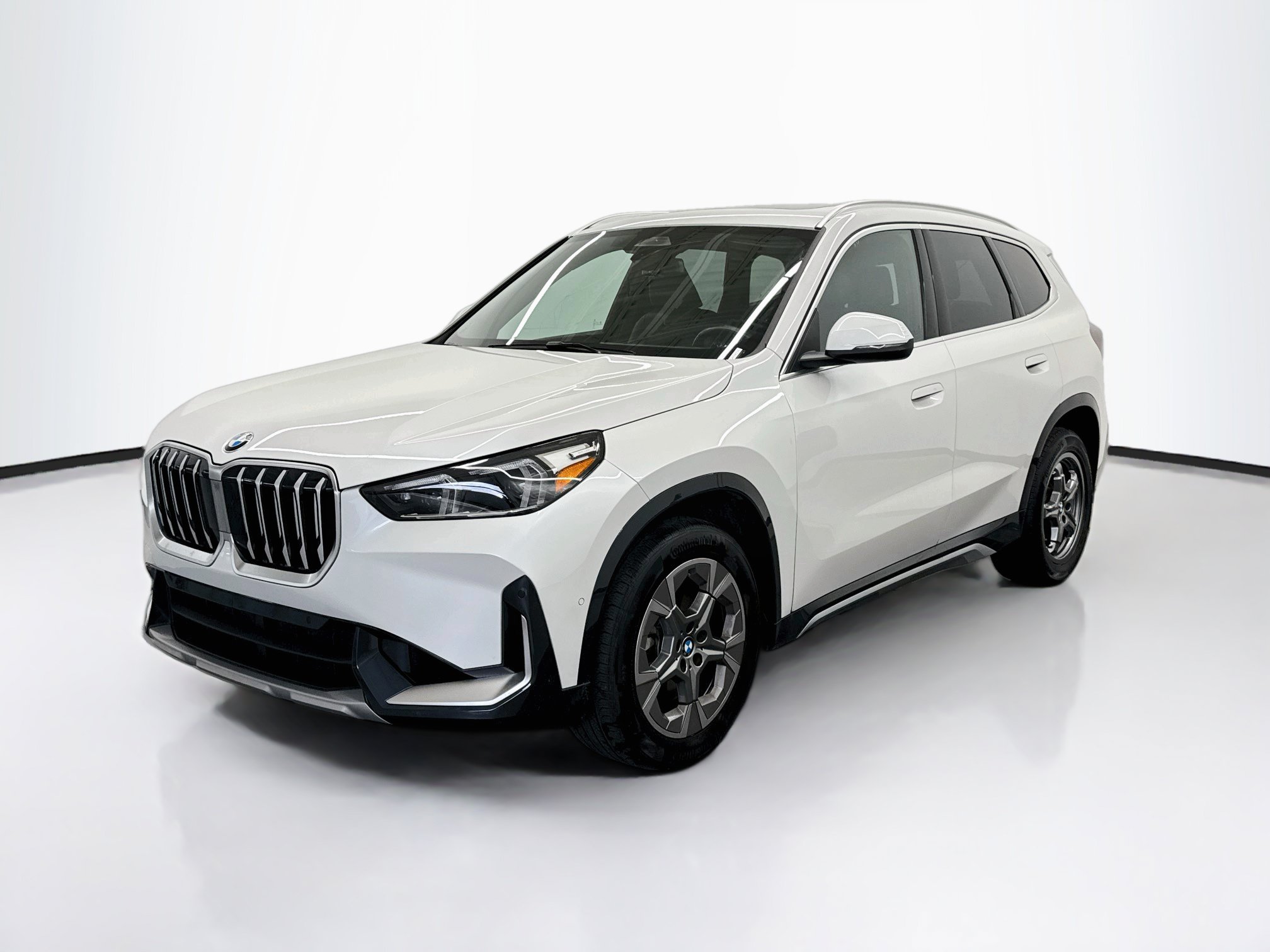Used 2026 BMW X1 xDrive28i AWD/4WD image 3