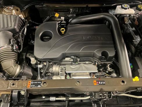 Used 2023 Chevrolet Equinox Premier image 6