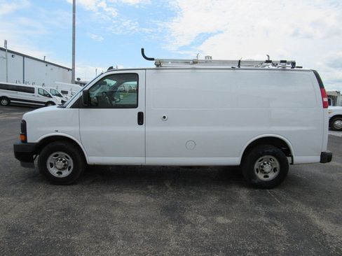 Used 2017 Chevrolet Express 2500 RWD image 6