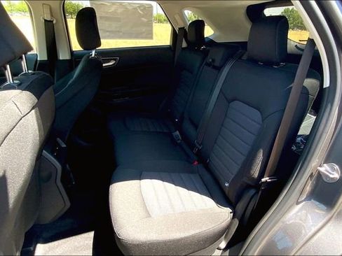 New 2023 Ford Edge SE w/ Black Appearance Package image 10