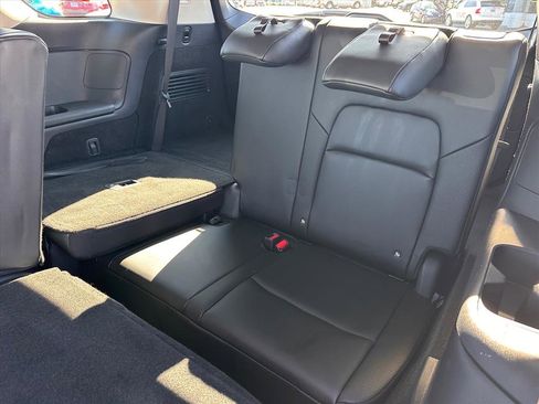 Used 2023 Nissan Pathfinder SL w/ Black Appearance Package image 15