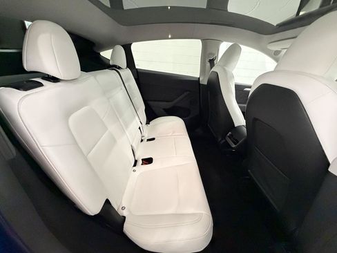 Used 2024 Tesla Model Y Long Range AWD/4WD image 18