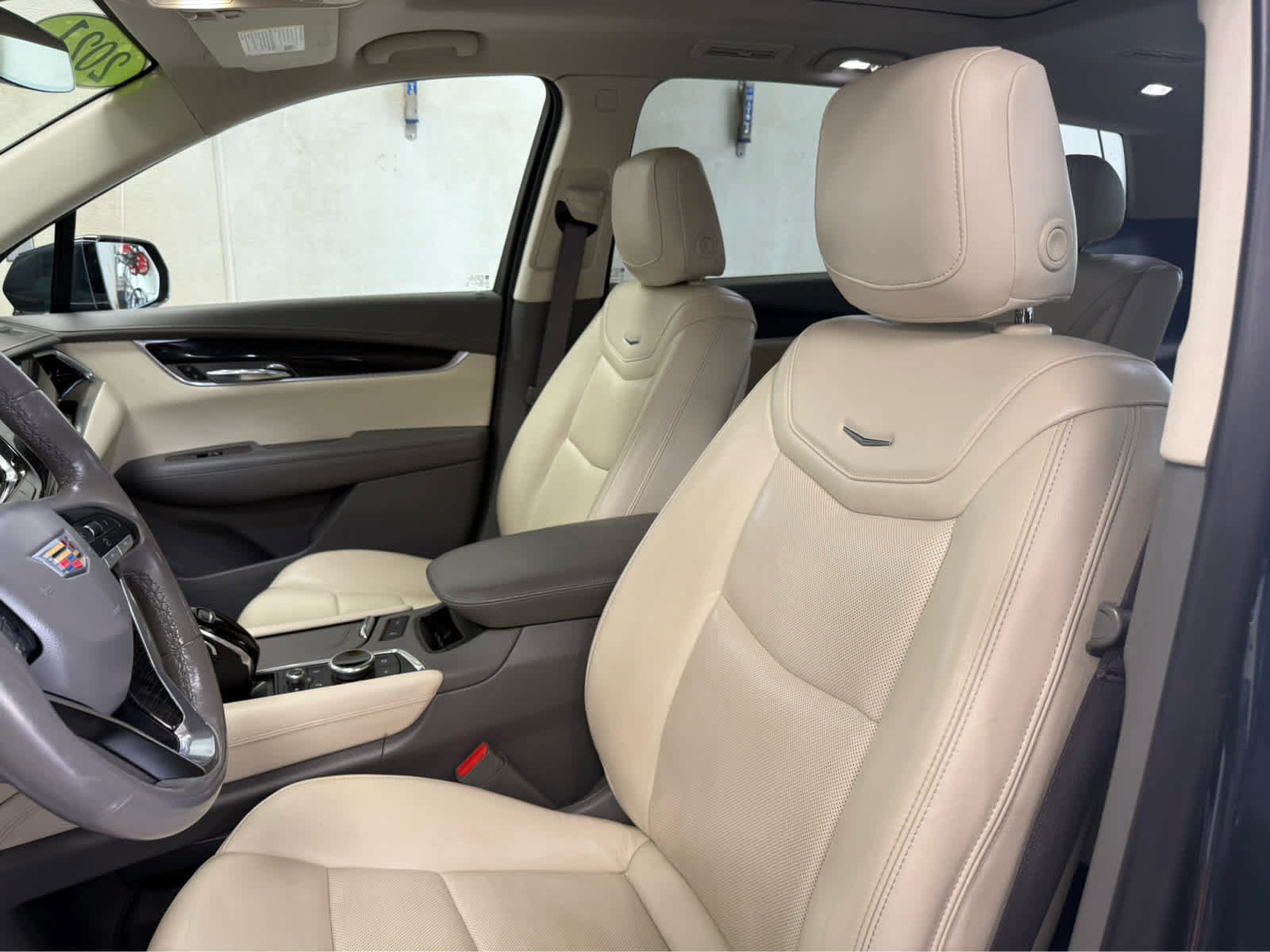 Used 2021 Cadillac XT6 Premium Luxury w/ LPO, Floor Liner Package AWD/4WD image 11