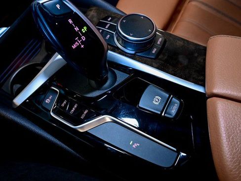 Used 2020 BMW 530i w/ Convenience Package image 39