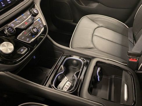 New 2026 Chrysler Pacifica Limited w/ S Appearance Package image 16