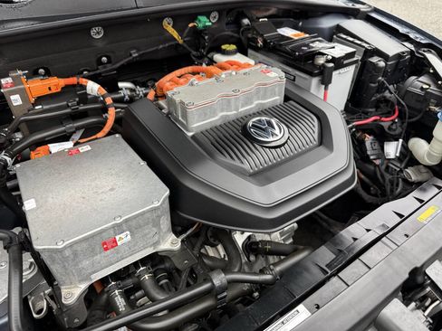 Used 2016 Volkswagen e-Golf SE image 24