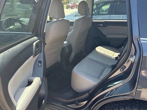 Used 2015 Subaru Forester 2.5i Limited AWD/4WD image 10