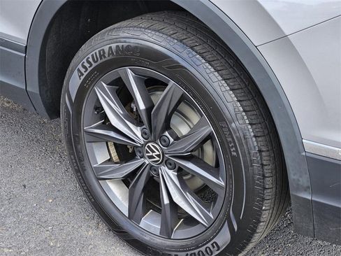 Used 2022 Volkswagen Tiguan SE image 10