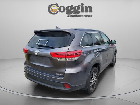 Used 2018 Toyota Highlander SE image 4