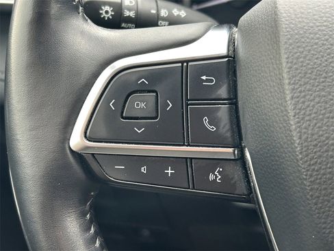 Used 2020 Toyota Highlander XLE image 40