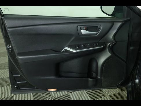 Used 2015 Toyota Camry SE image 12
