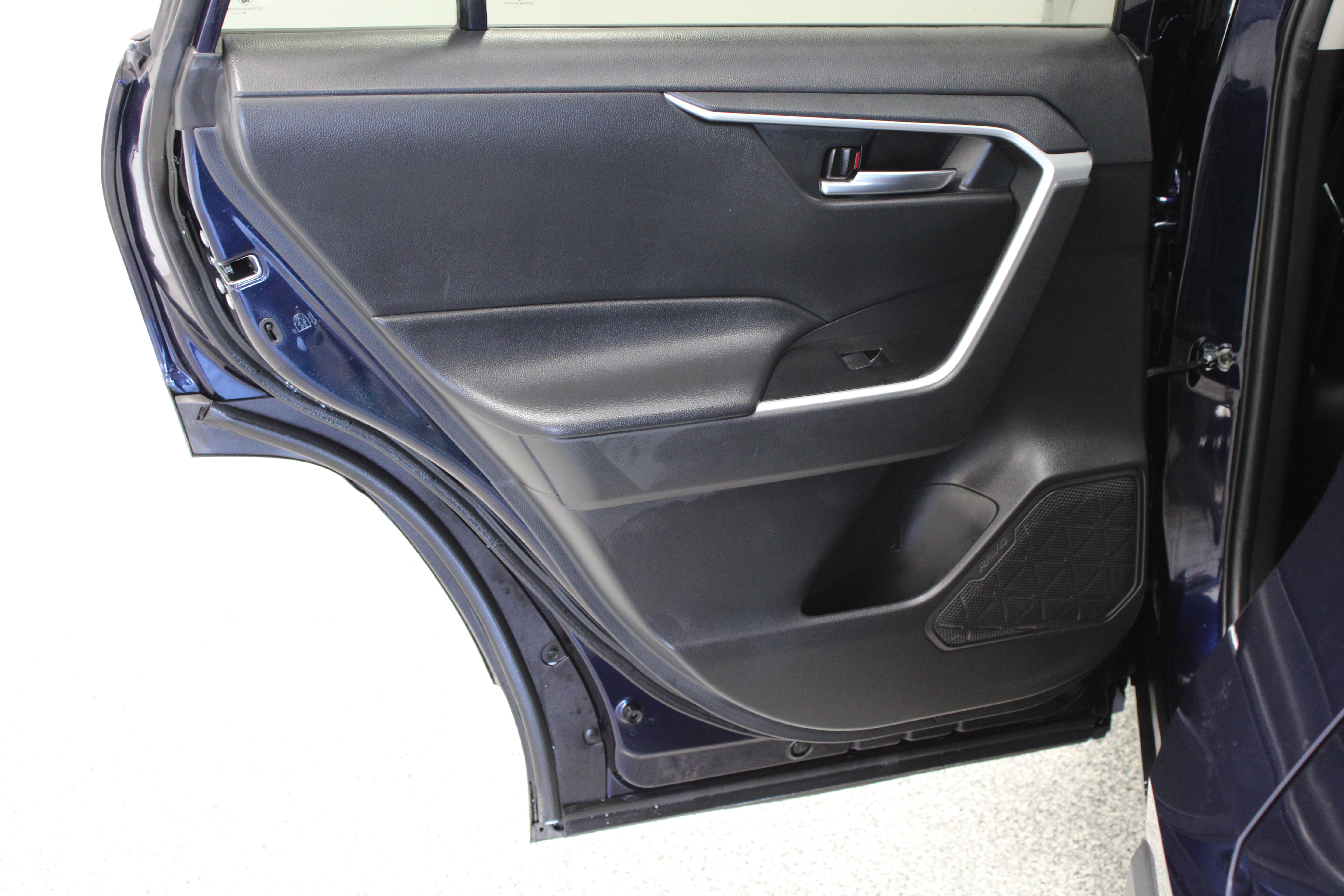 Used 2021 Toyota RAV4 XLE Premium FWD image 29