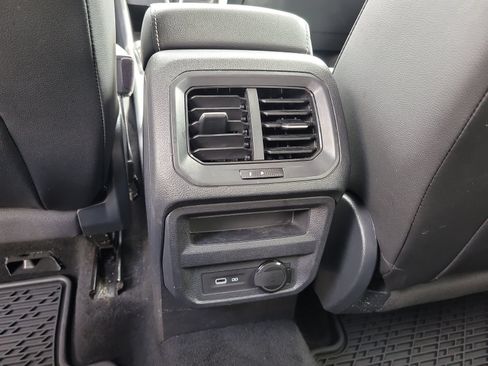 Used 2023 Volkswagen Tiguan SE FWD image 11
