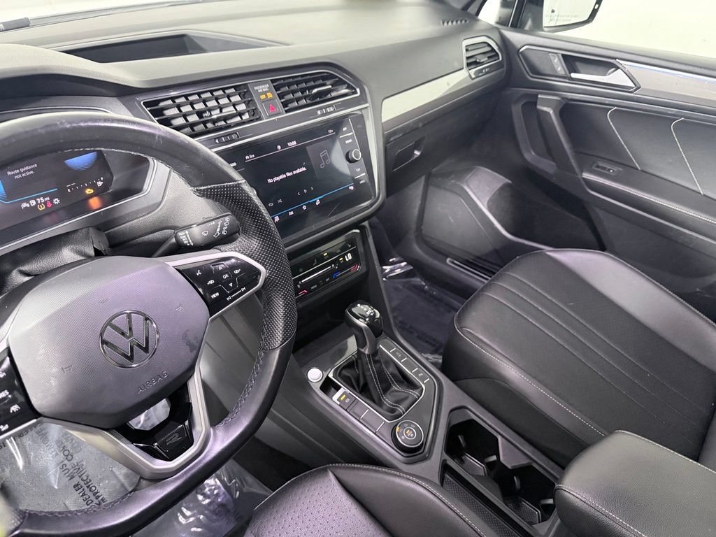 Used 2022 Volkswagen Tiguan SE R-Line AWD/4WD image 17