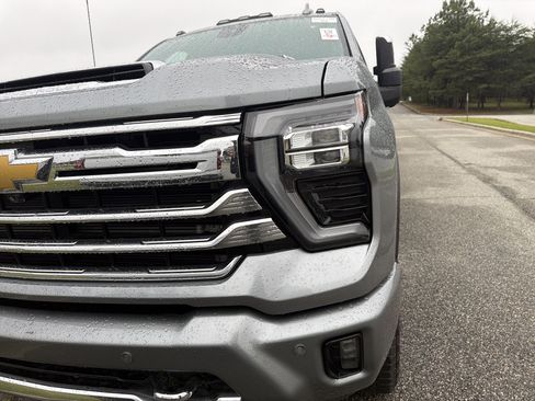 Certified 2024 Chevrolet Silverado 2500 High Country w/ Technology Package AWD/4WD image 6