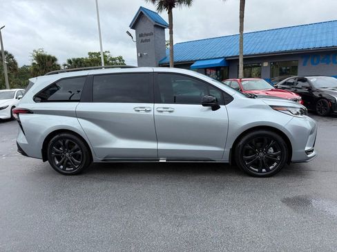 Used 2025 Toyota Sienna XSE image 4