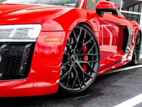 Used 2017 Audi R8 V10 w/ Carbon Exterior Package AWD/4WD image 2