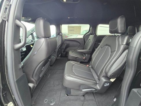 New 2026 Chrysler Voyager LX FWD image 19