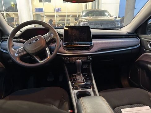 Used 2022 Jeep Compass Sport image 7