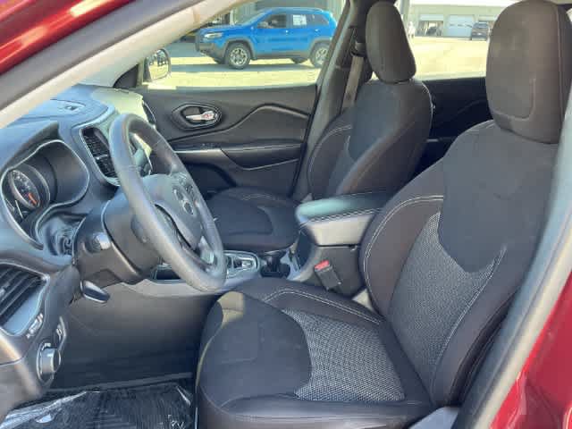 Used 2020 Jeep Cherokee Latitude FWD image 10
