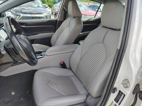 Used 2020 Toyota Camry SE AWD/4WD image 9