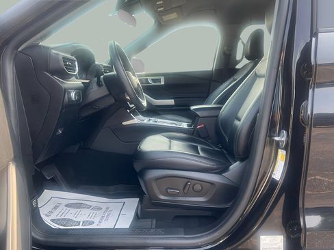 Used 2022 Ford Explorer XLT w/ Equipment Group 202A AWD/4WD image 11