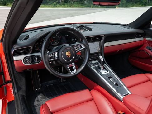 Used 2018 Porsche 911 Carrera GTS RWD image 15
