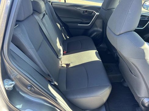 Used 2021 Toyota RAV4 LE image 15
