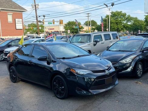 Used 2018 Toyota Corolla LE FWD image 3