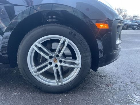 Certified 2025 Porsche Macan image 16