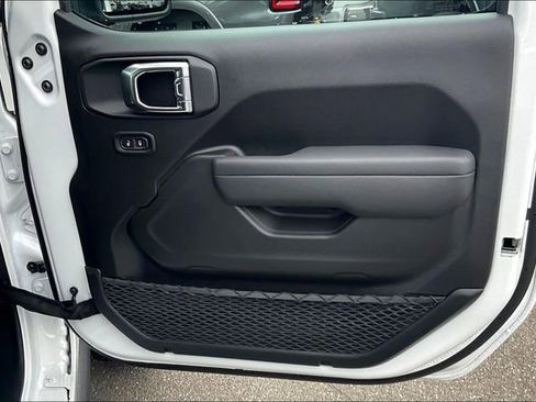 New 2025 Jeep Wrangler Rubicon w/ Convenience Group image 20