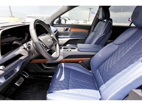 New 2026 Cadillac Vistiq Premium Luxury image 6