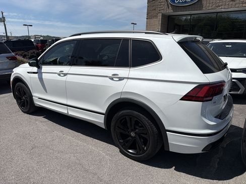 Used 2024 Volkswagen Tiguan SE R-Line AWD/4WD image 5
