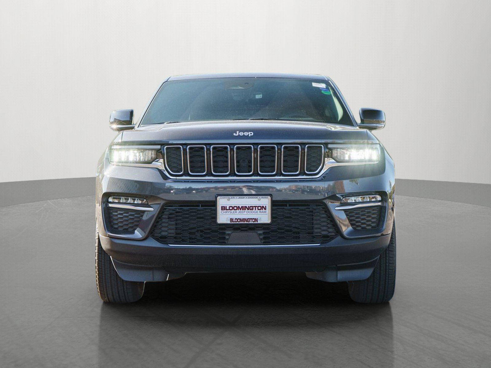 Used 2025 Jeep Grand Cherokee Limited w/ Trailer Tow Package AWD/4WD image 2