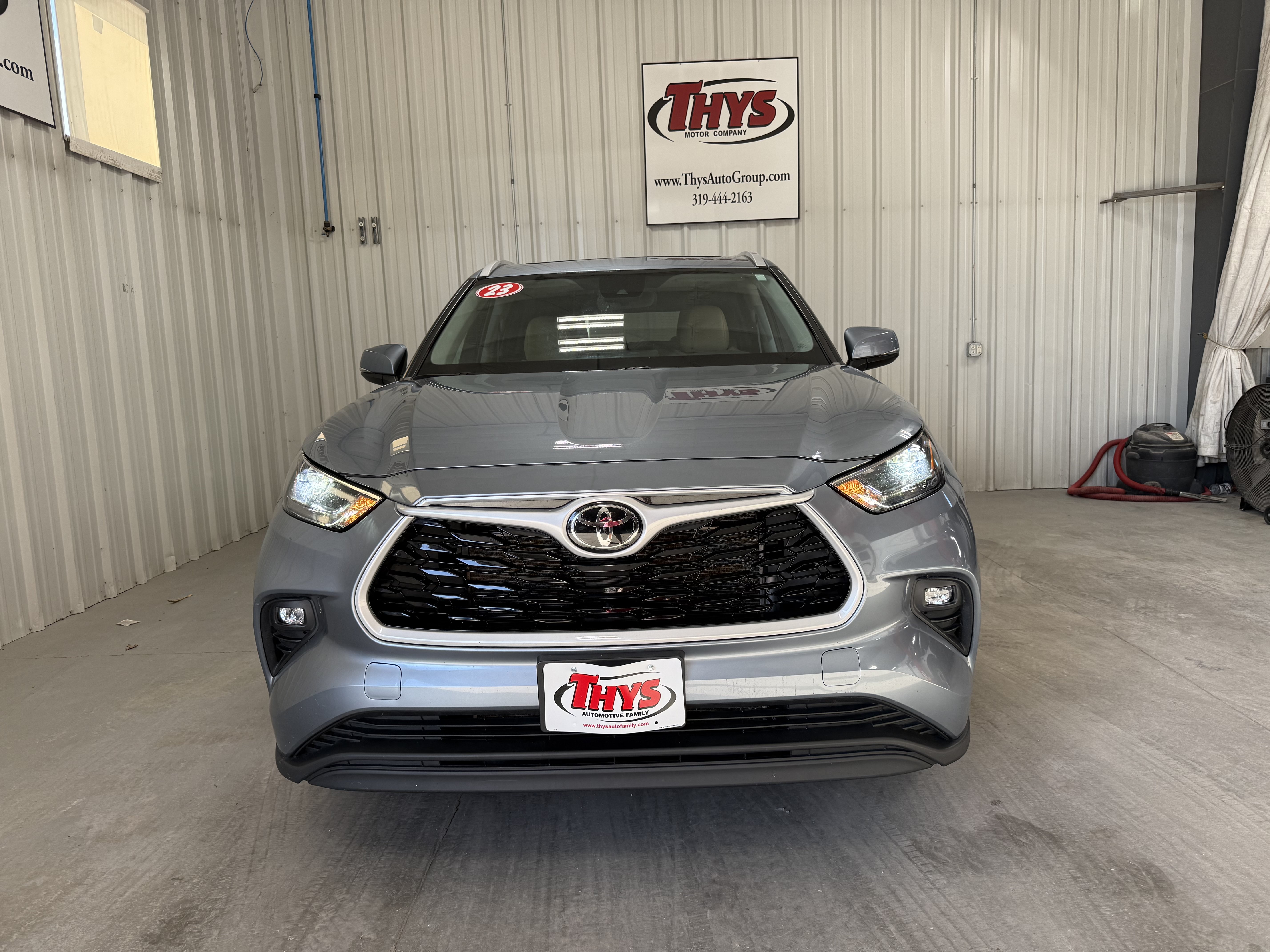 Used 2023 Toyota Highlander XLE AWD/4WD image 17