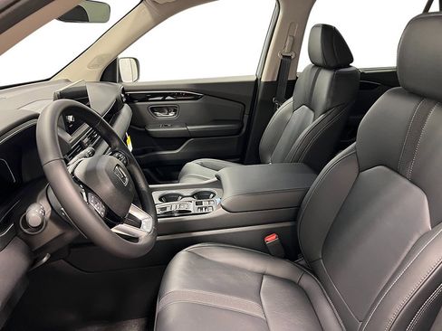 New 2025 Honda Pilot Touring image 14