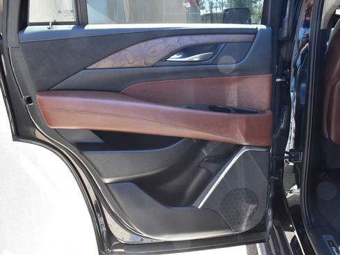 Used 2019 Cadillac Escalade Luxury image 25
