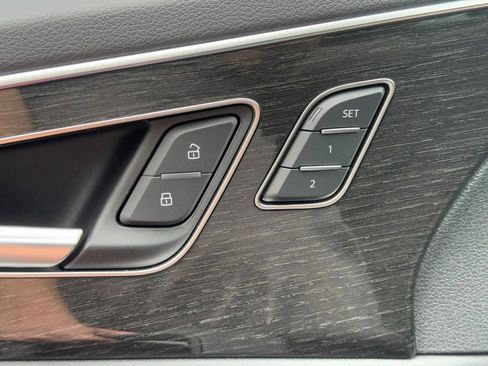 Used 2025 Audi Q7 2.0T Premium w/ Convenience Plus Package image 16