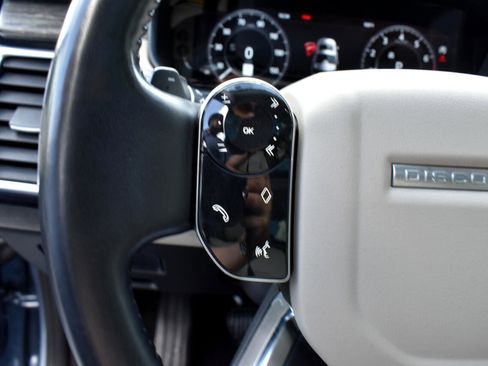 Used 2019 Land Rover Discovery HSE image 15