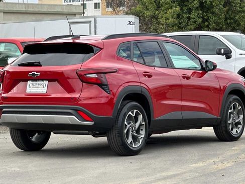 New 2026 Chevrolet Trax LT w/ Sunroof Package image 4
