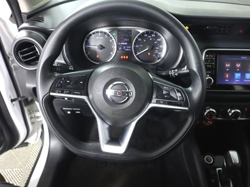 Used 2021 Nissan Kicks S image 10